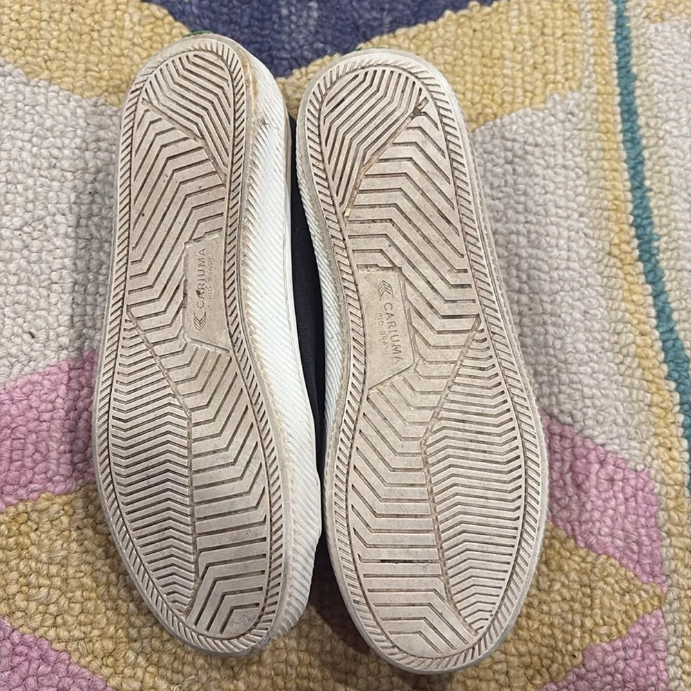 Cariuma Black Canvas Sneakers Size 8 - Image 8