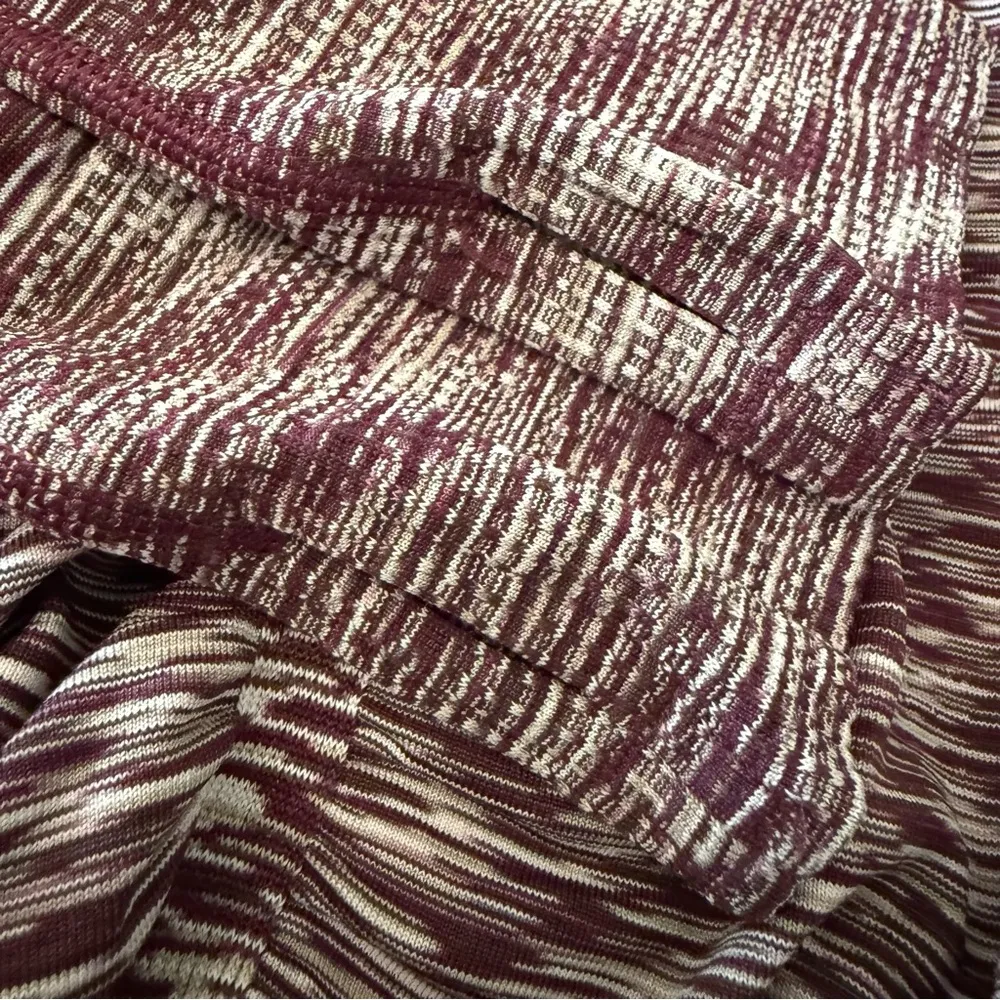 ATHLETA Fastest‎ Track Seamless Long Sleeve Top Size Medium EUC - Image 4