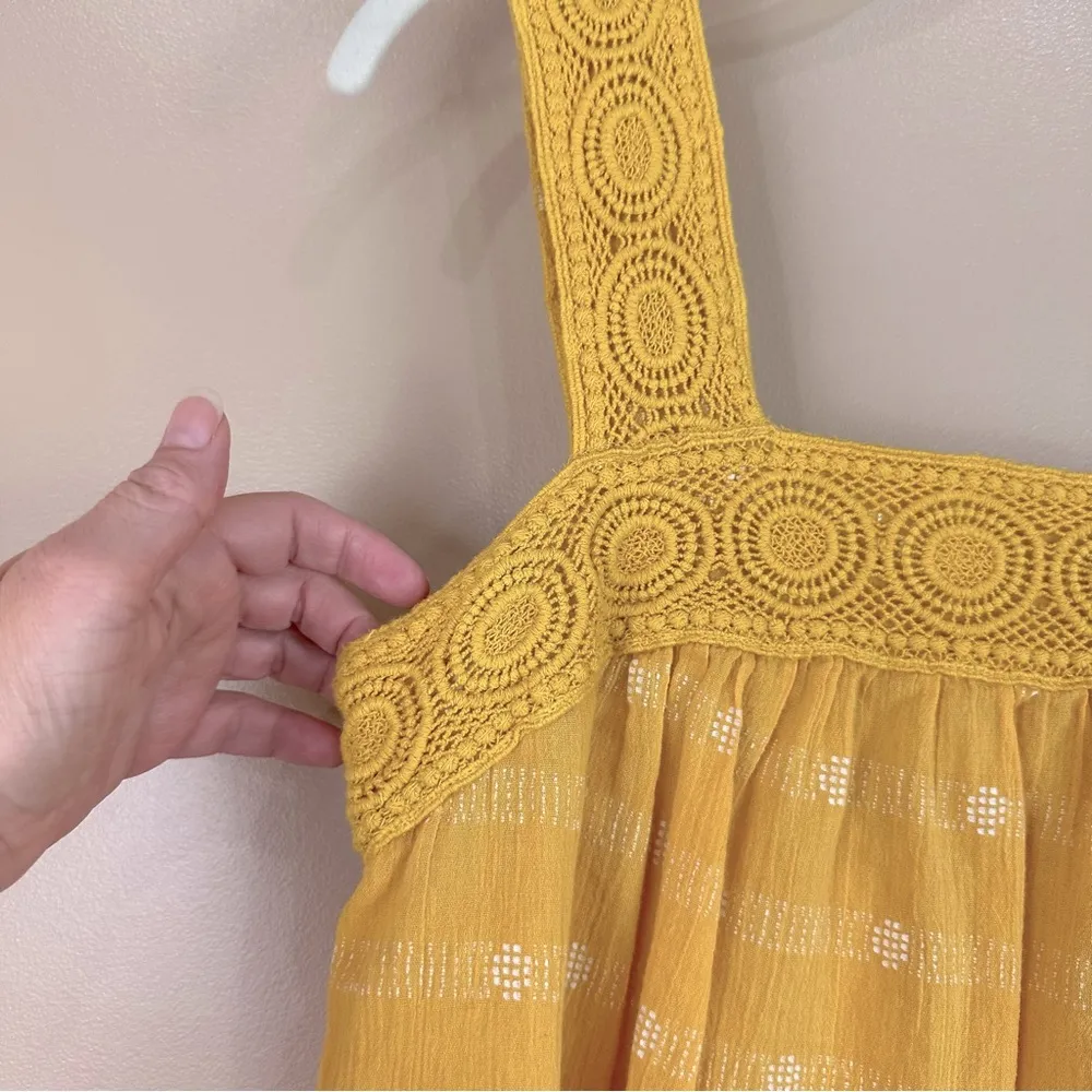 Old Navy Yellow Crochet Strap Lightweight Sleeveless Top Blouse Medium - Image 4