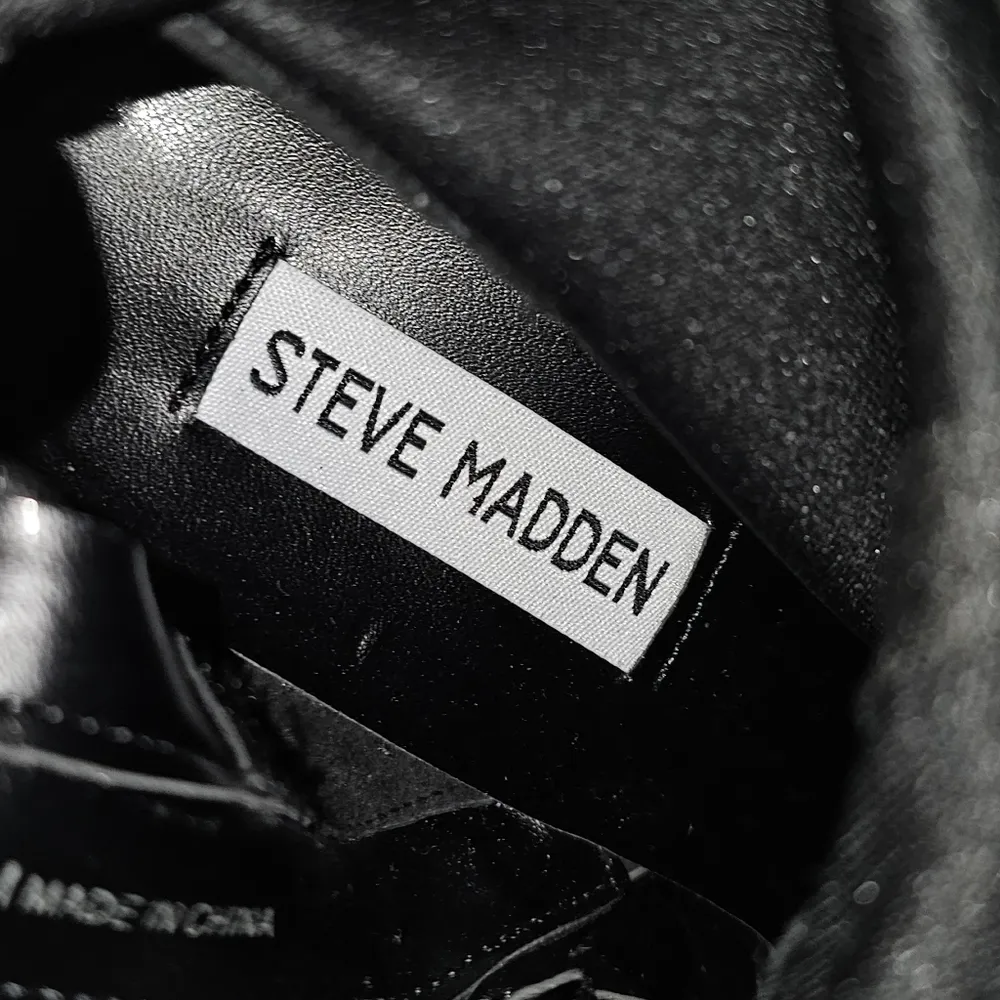 Steve Madden Hayes Black Faux Suede Block Heel Boots Size 6½ - Image 10