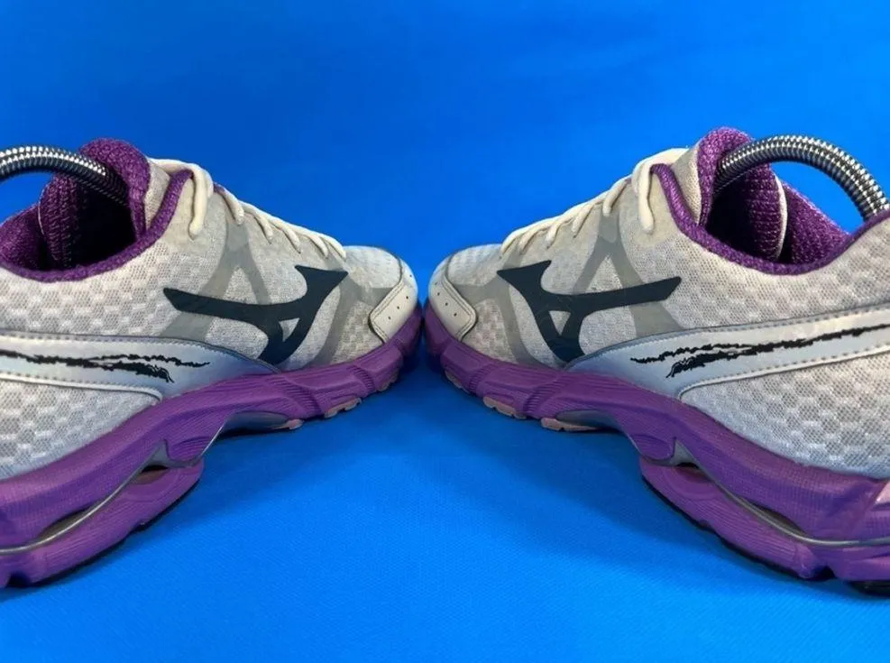 Mizuno Women's Wave Rider 17 Running Shoe Size 10.5 - Image 6