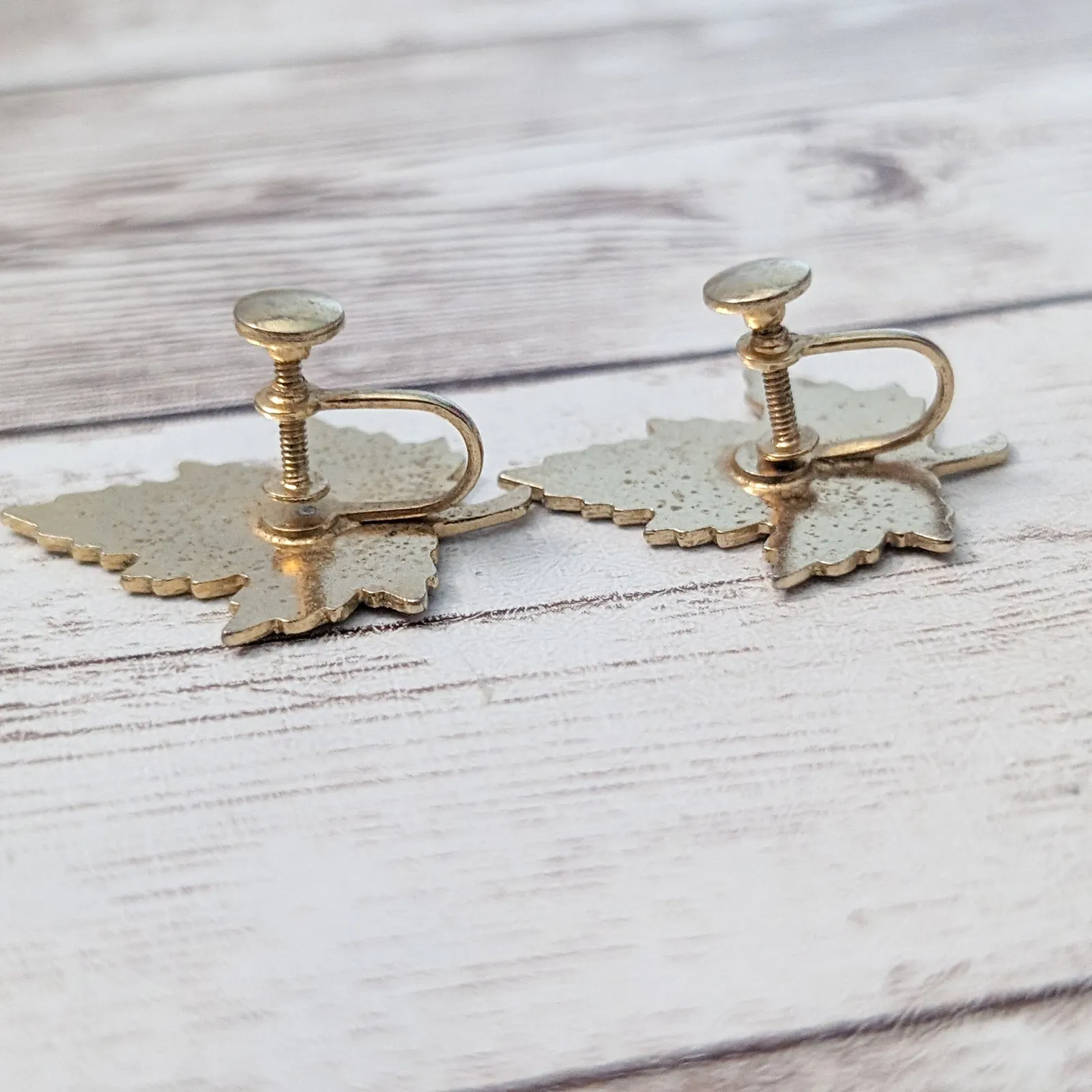 Vintage Screw On Earrings - Image 8