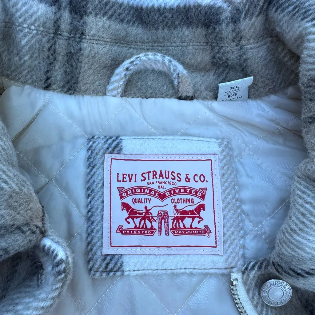 Vintage Levi's Flannel Quilted Shacket - Image 9