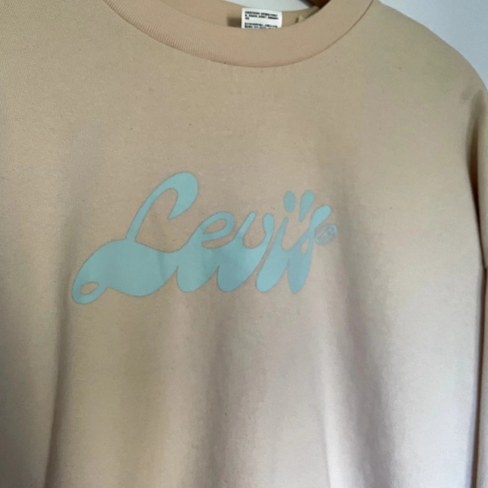 Levi's cream cropped crewneck sweater women's size XL casual warm top fleece - Image 3