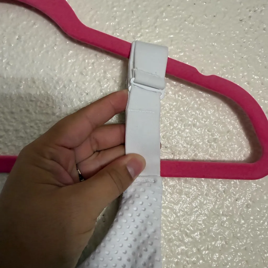 Lorna Jane THE ONE Sports Bra size Medium in white color - Image 10