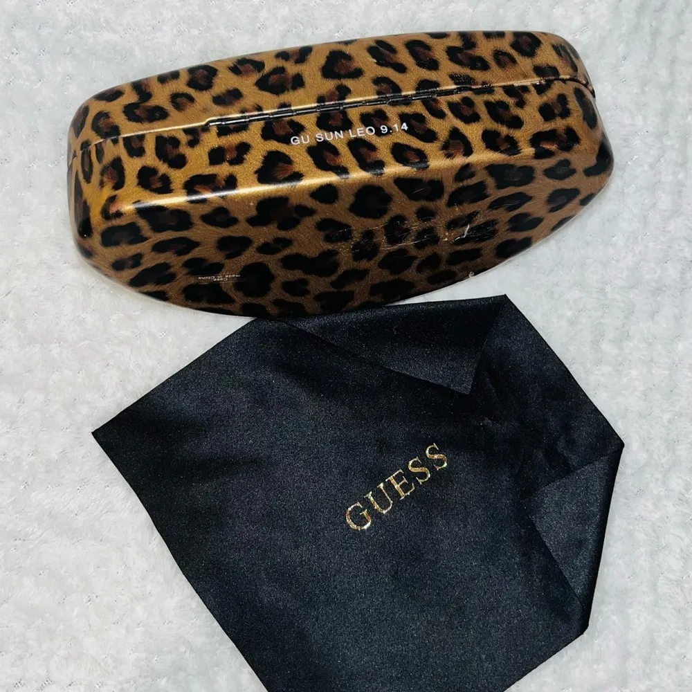 GUESS Sunglasses Case Leopard Print - Image 3