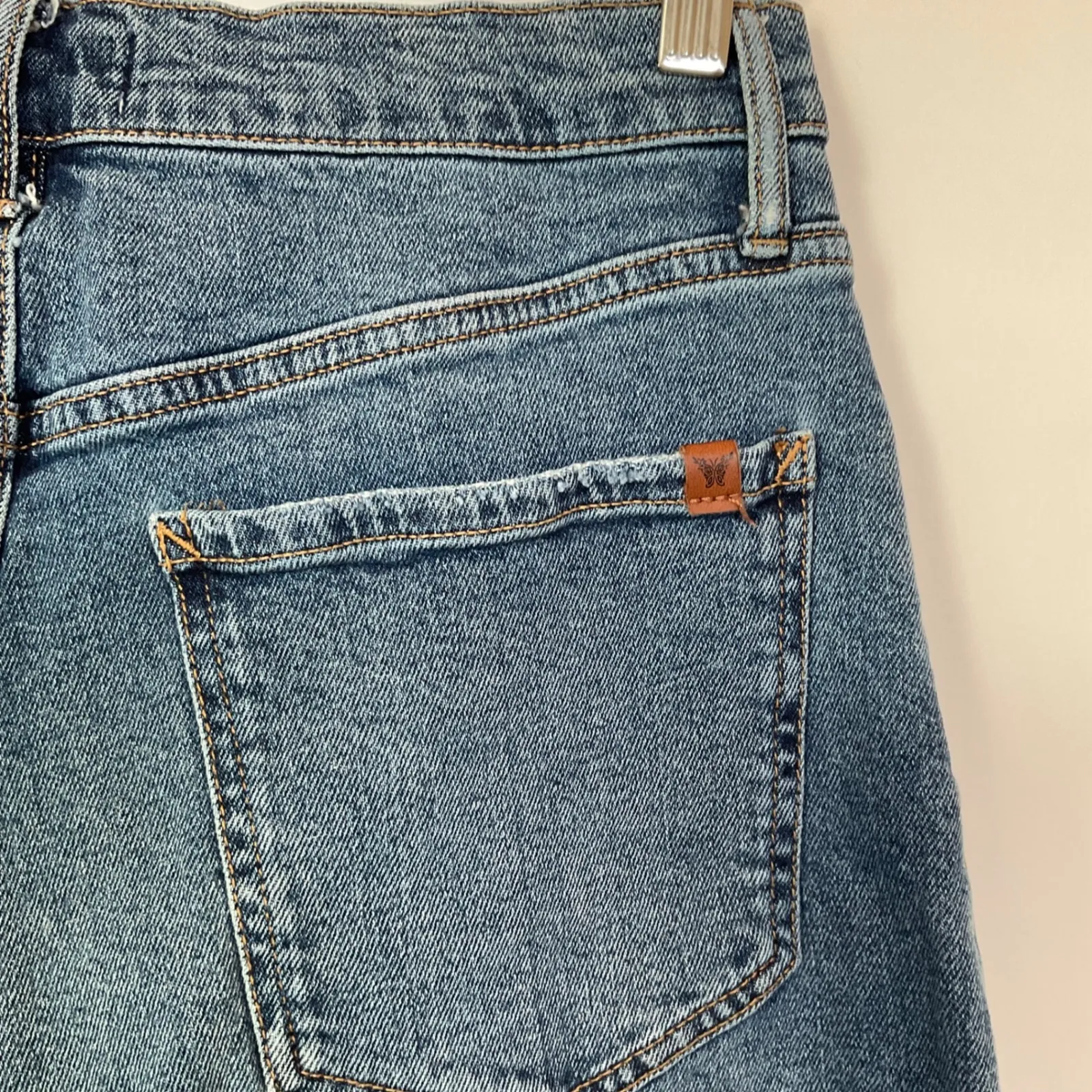 Jessica Simpson Freesia High Rise Wide Leg Jeans Medium Wash Size 8 - Image 4