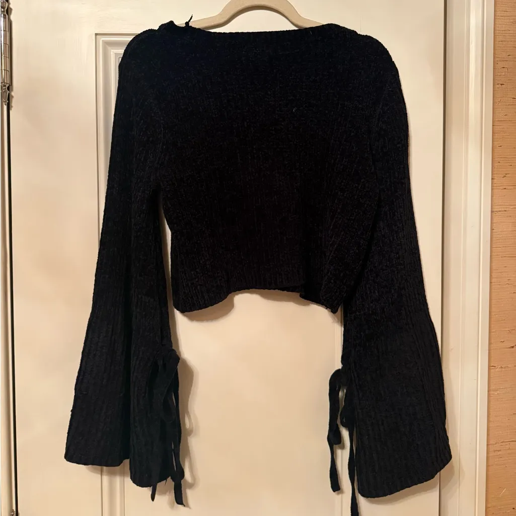 Lovers and Friends Black Bell Sleeve Sweater - Image 8