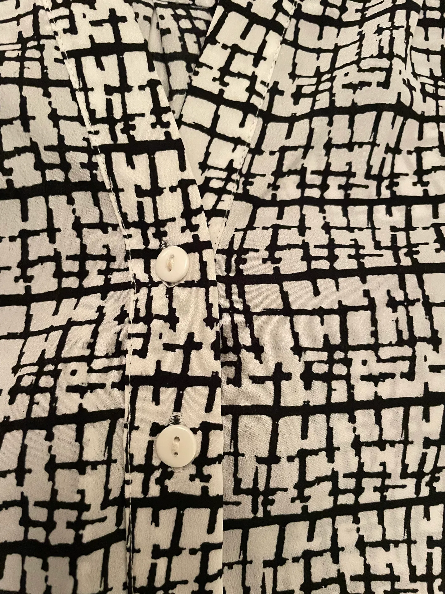 Black & White short sleeve blouse Size L - Image 5