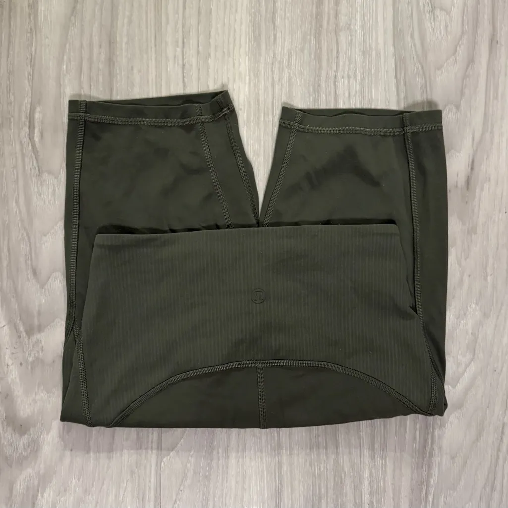 Lululemon Blissful Bend Super High-Rise Short 8 Army Green Sz4 Buttery Soft Nulu - Image 7