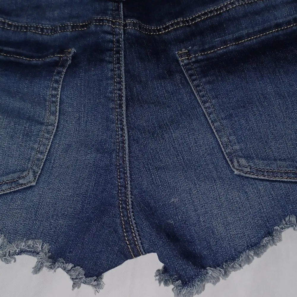 SO shortie distressed Jean shorts - Image 3