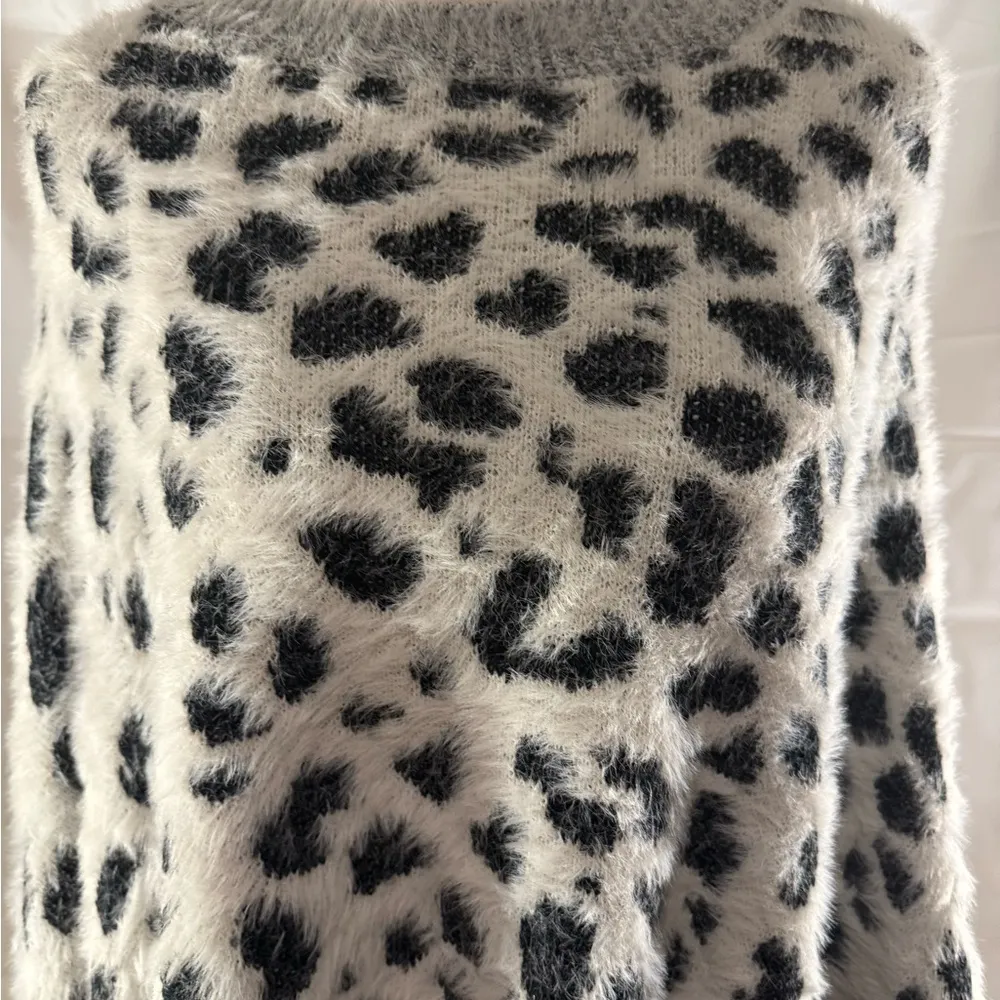 Andthewhy Black and White Spotted Oversized Sweater - Image 2