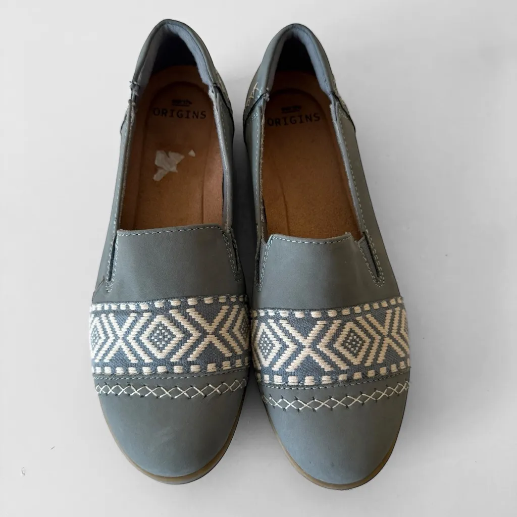 Earth Origins Embroidered Nubuck Slip-Ons Bailey  7.5 blue - Image 2