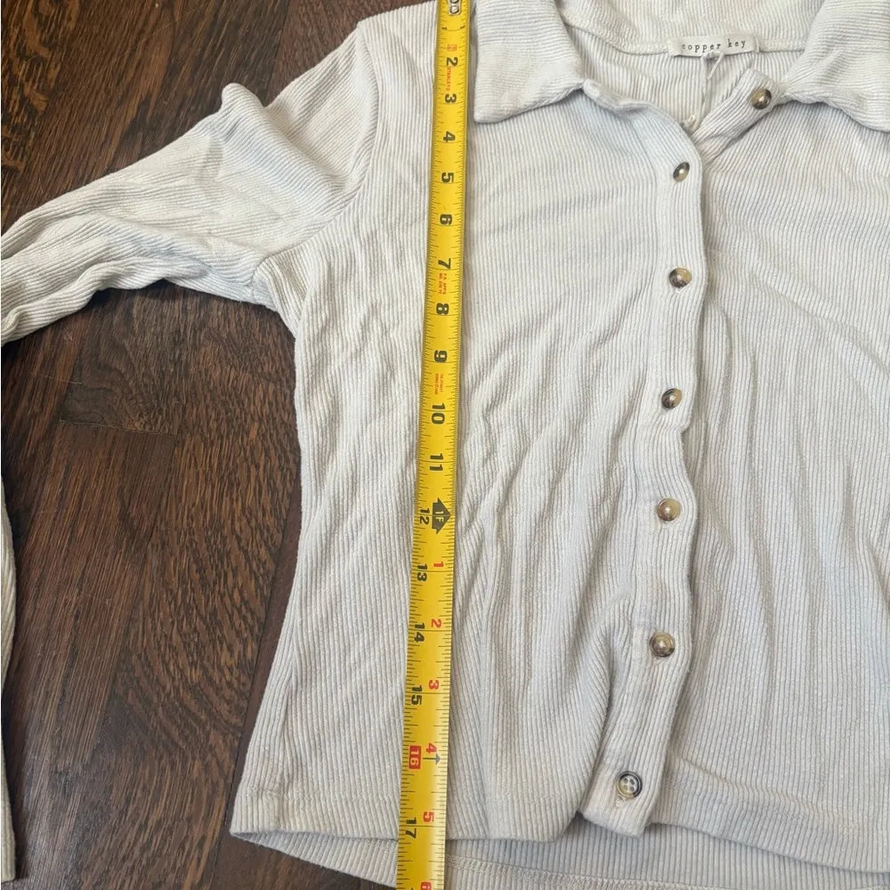 Copper key white button down top - Image 4