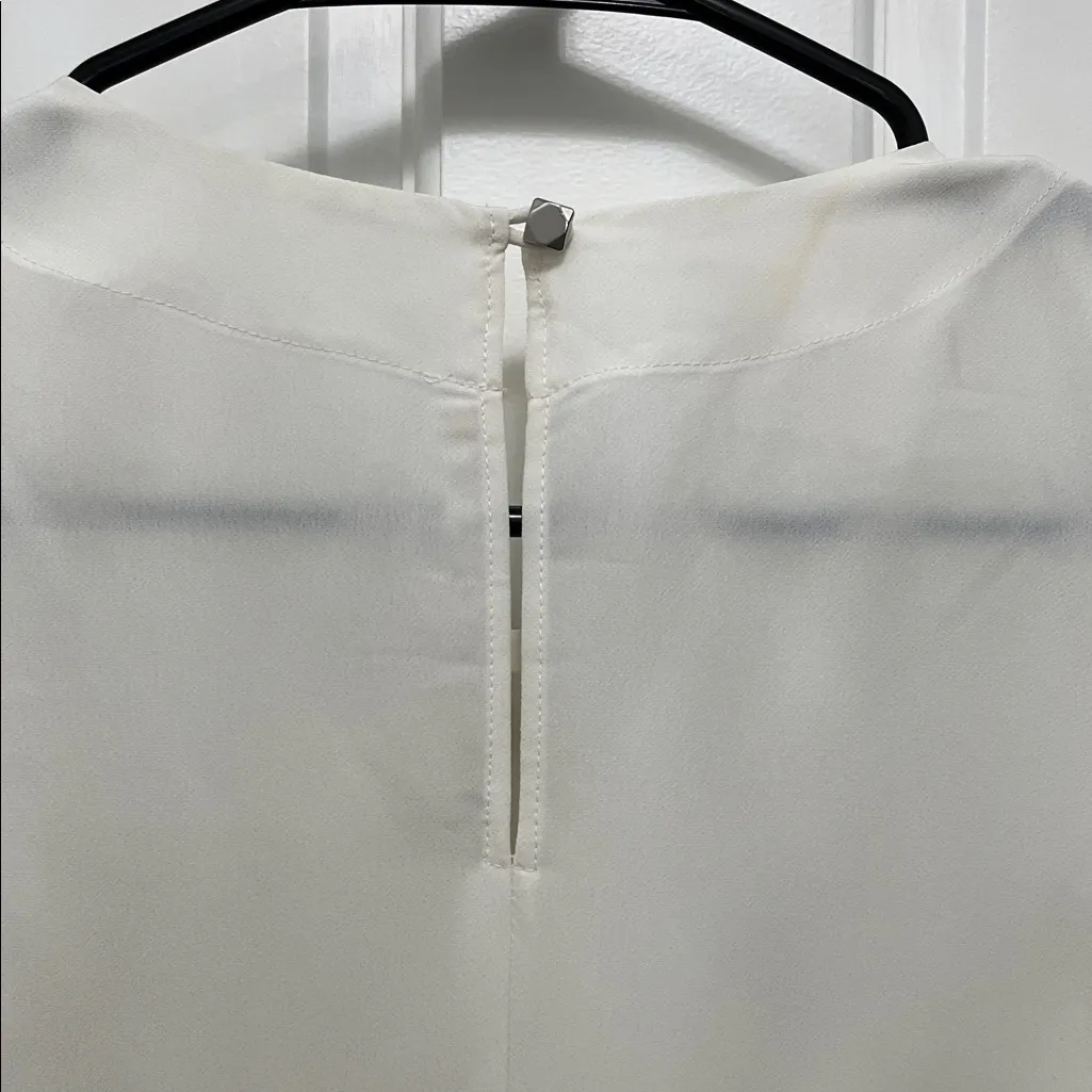 Rachel Rachel Roy Creme Sleeveless Blouse w/ Hardware Detailing - Size Small - Image 8