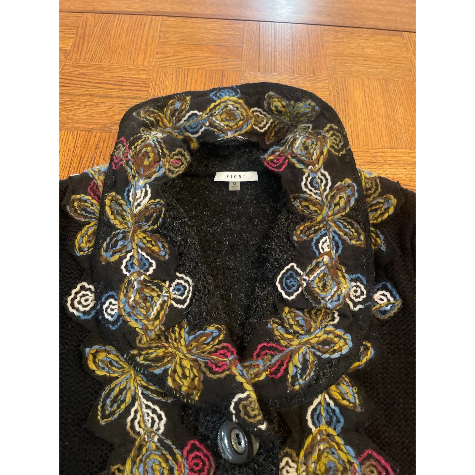 Sioni cardigan sweater with multicolor floral embroidery and a flared hem. M Black Size M - Image 6