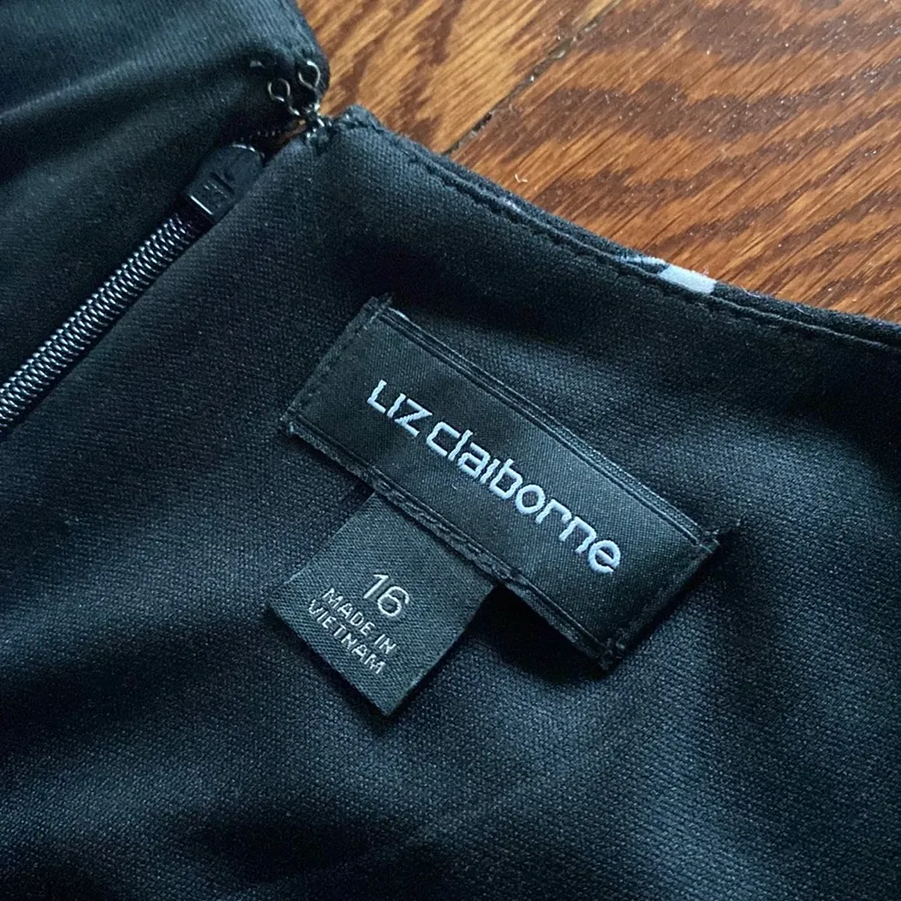 Liz Claiborne Black Floral Fit & Flare Dress SIZE 16 – Sleeveless Spring Summer - Image 4