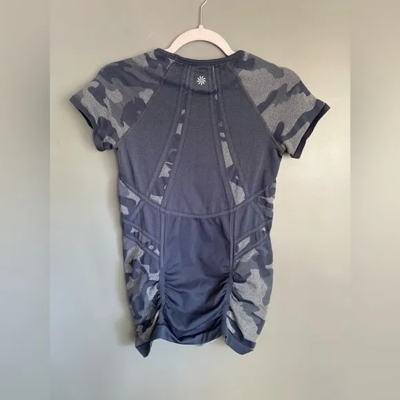 Athleta Large Camo Fastest Track Tee Shirt Scrunched‎ Short Sleeve Fitted Size S - Image 3