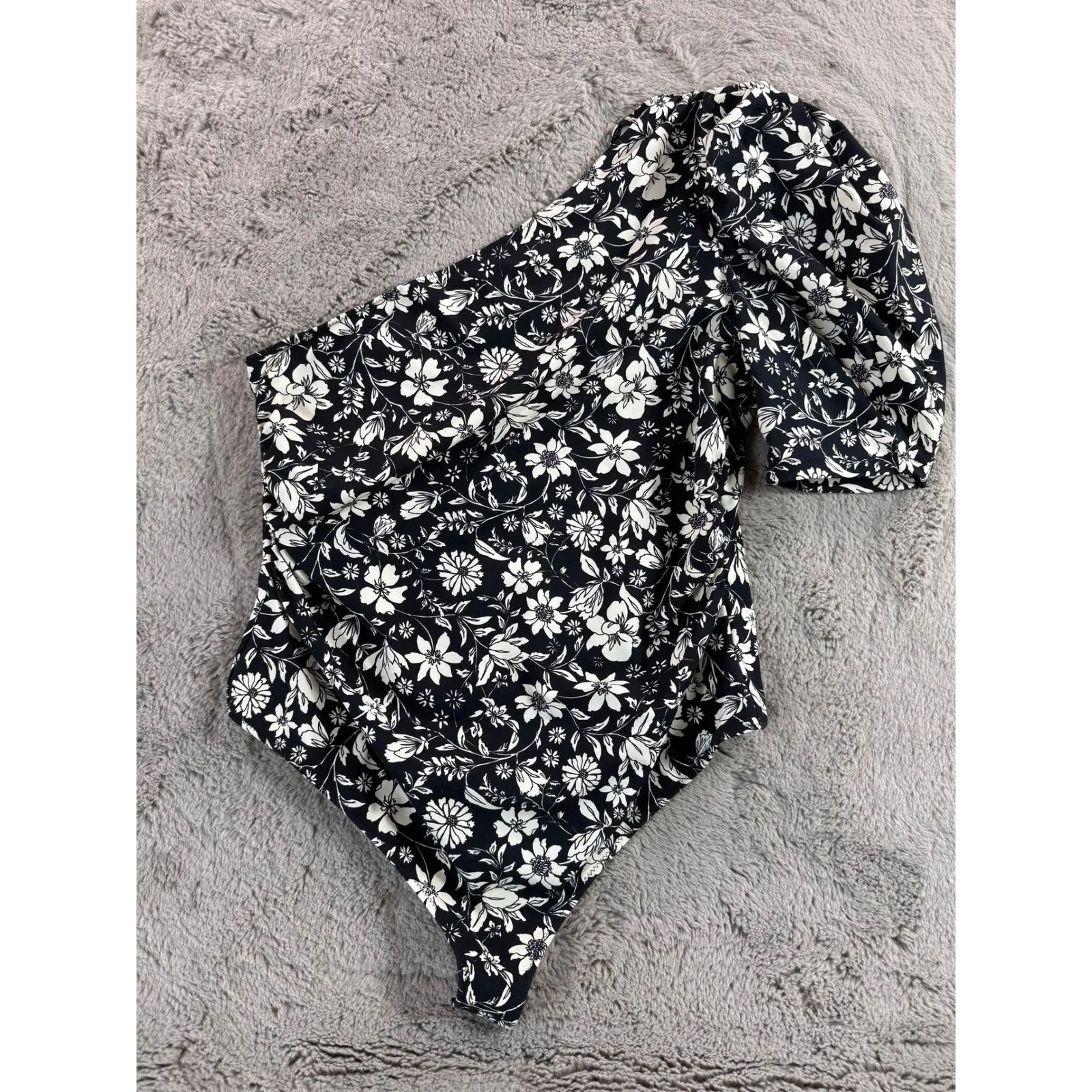 Free People Black White Floral One Shoulder‎ Puff Sleeve Bodysuit Women's - Image 2