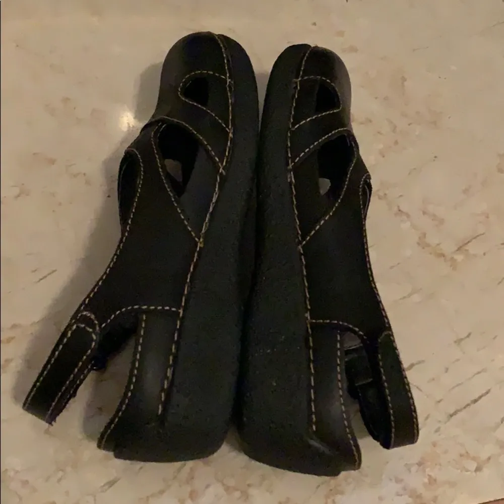 Duluth Trading Co. Black Leather Andina Sandals 7 - Image 8