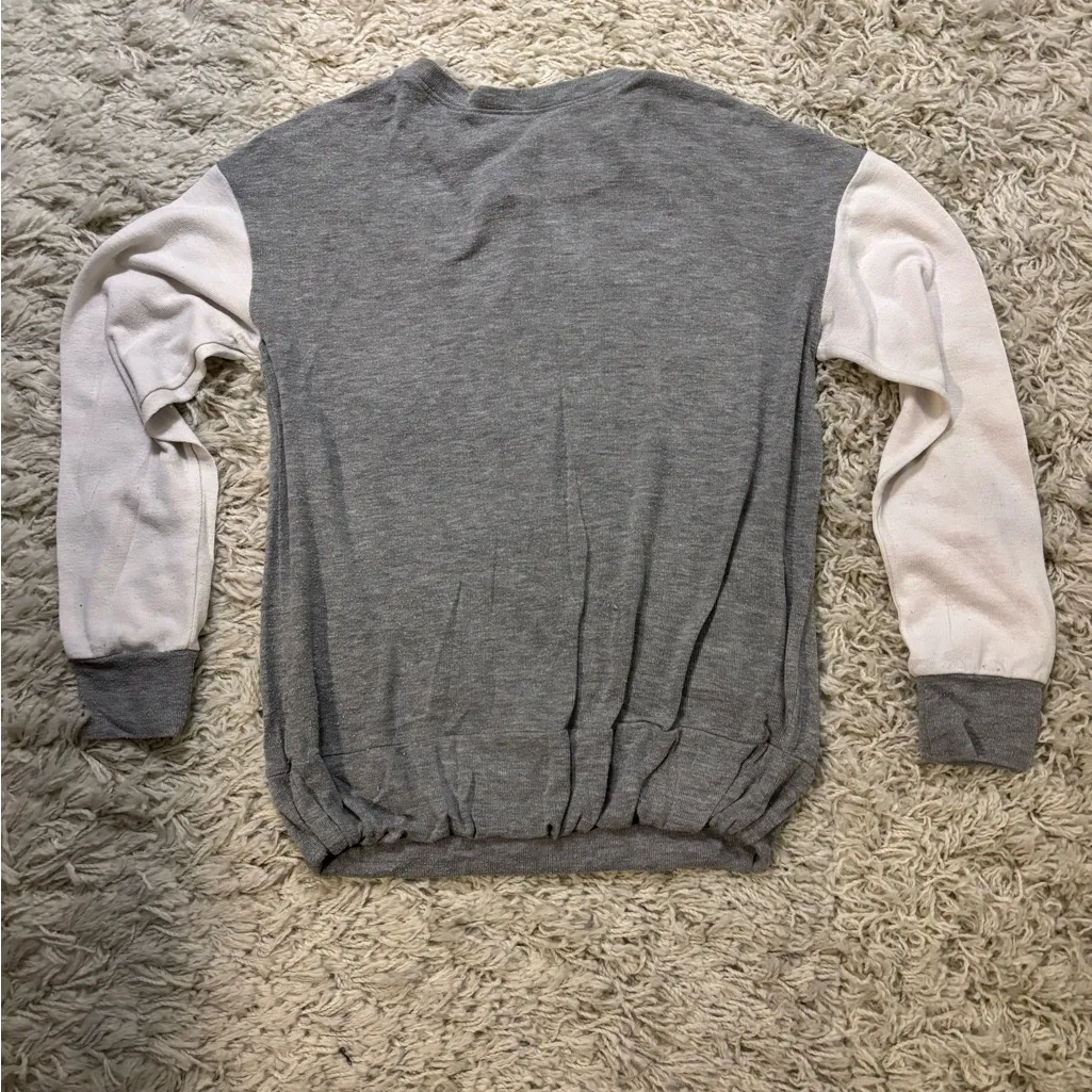 Zoe + Liv Gray and Cream Desert Graphic Sweatshirt Size S - Image 6