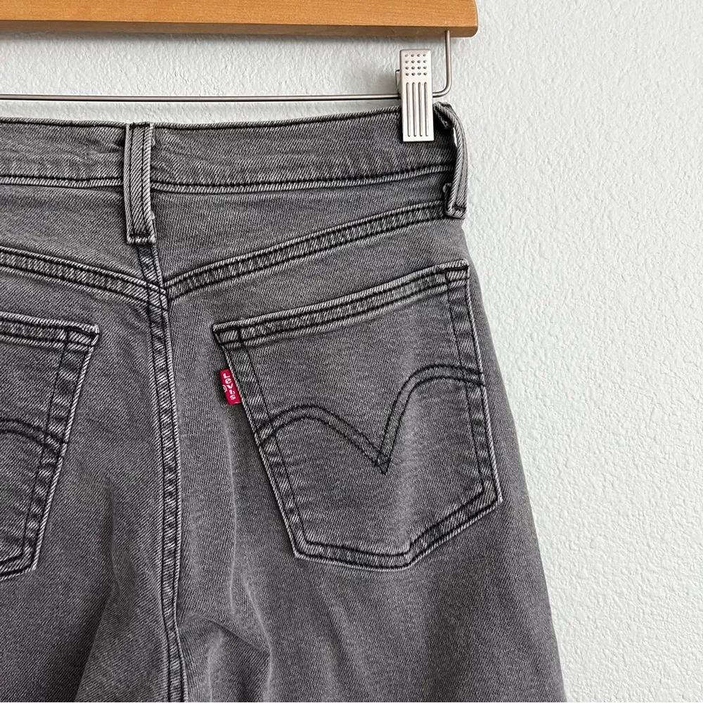 Levi’s Grey Wedgie Straight Fit Jeans. Size 27. - Image 4