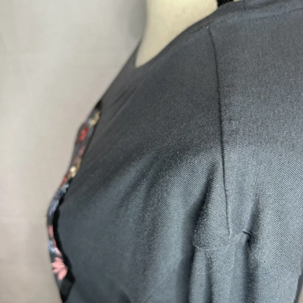 Freeze Embroidered Gray Floral Smilel Face Crew Neck Pullover T - Image 6