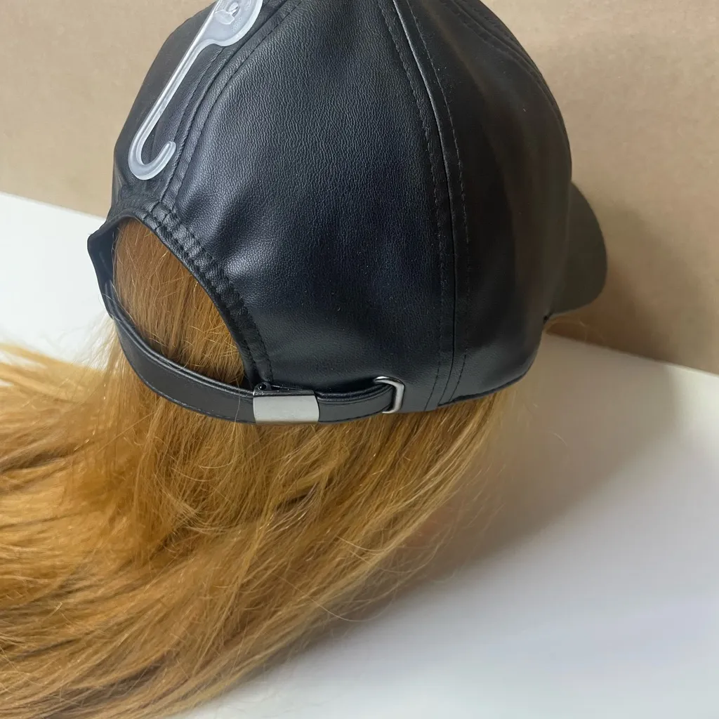 GAP‎ Women's Black Leather Cap - Image 3