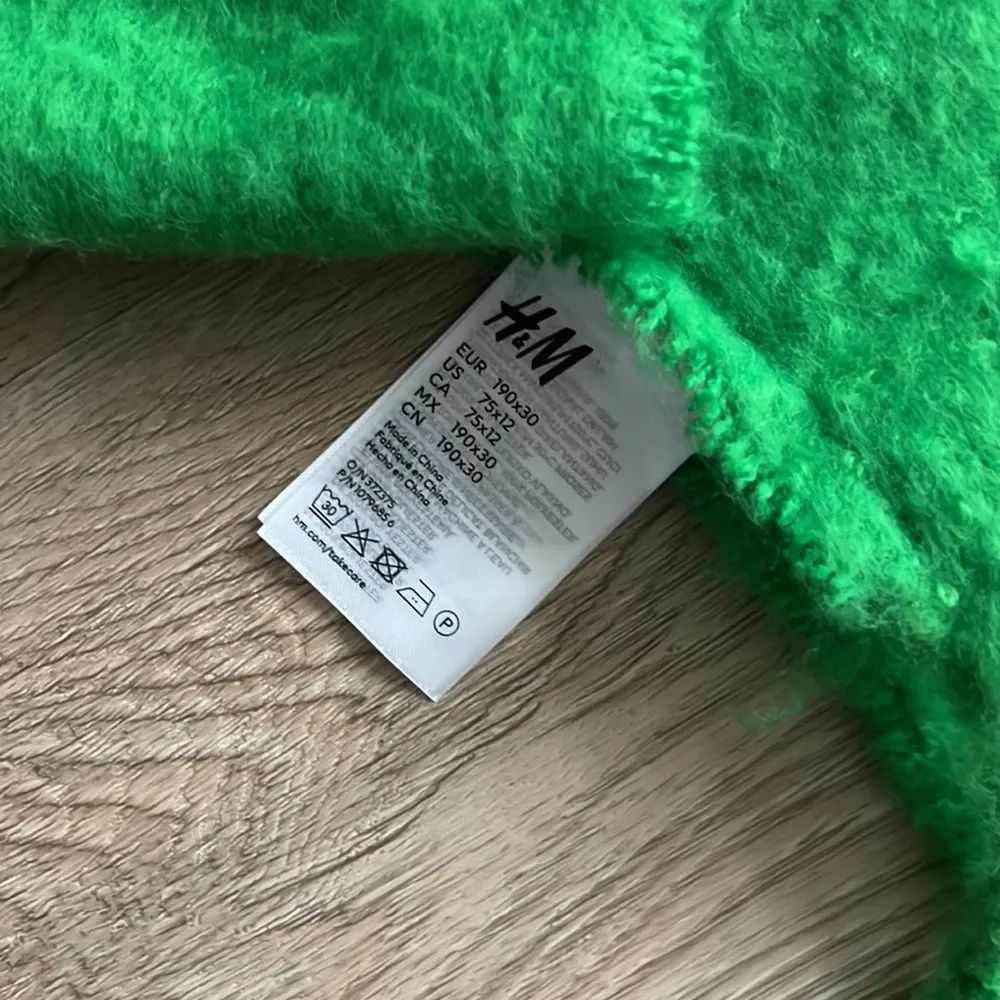H&M  green fuzzy scarf - Image 3