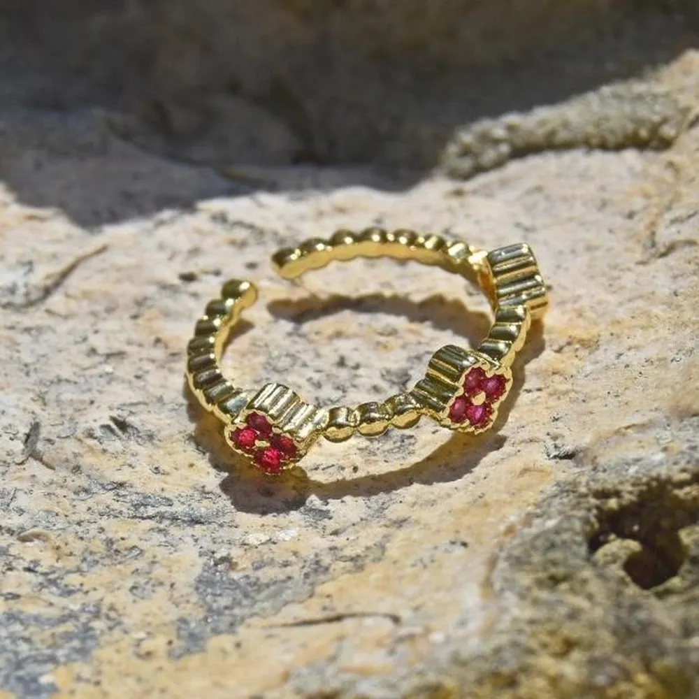 18K Gold Plated Hot Pink Clover Ring - Image 5