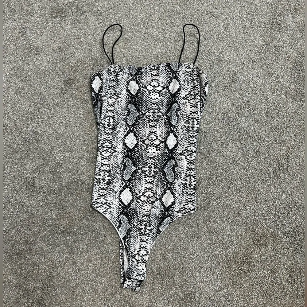 Windsor “Stay Sassy” Snake Print Bodysuit in Black and White size Small - Image 5