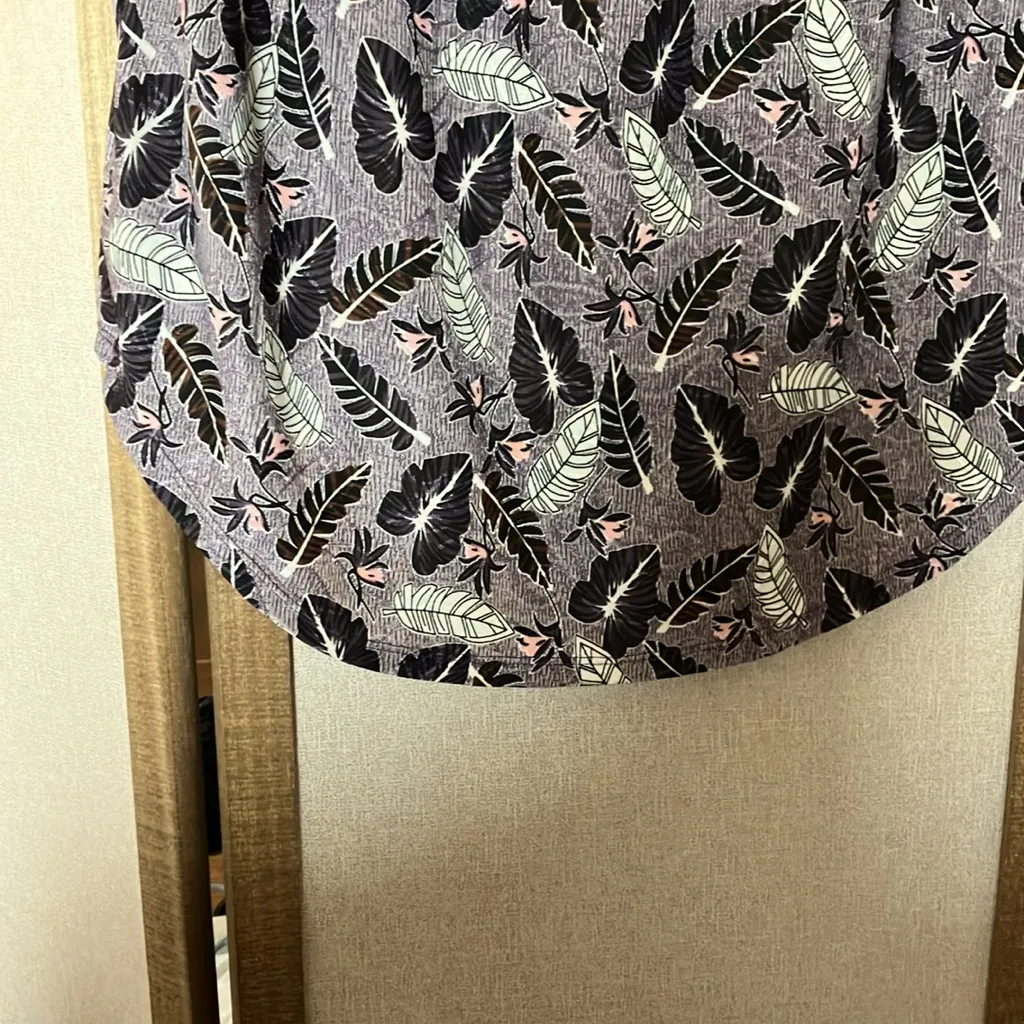 Notations Black and White Sleeveless Blouse with Mandarin Collar small - Image 10