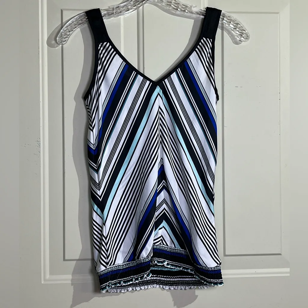 White House Black Market Geo Stripe Tank Top XS Blue Black White Chevron Cami - Image 2
