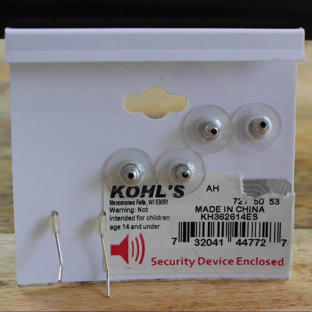 XOXO  | heart shaped earrings - Image 3