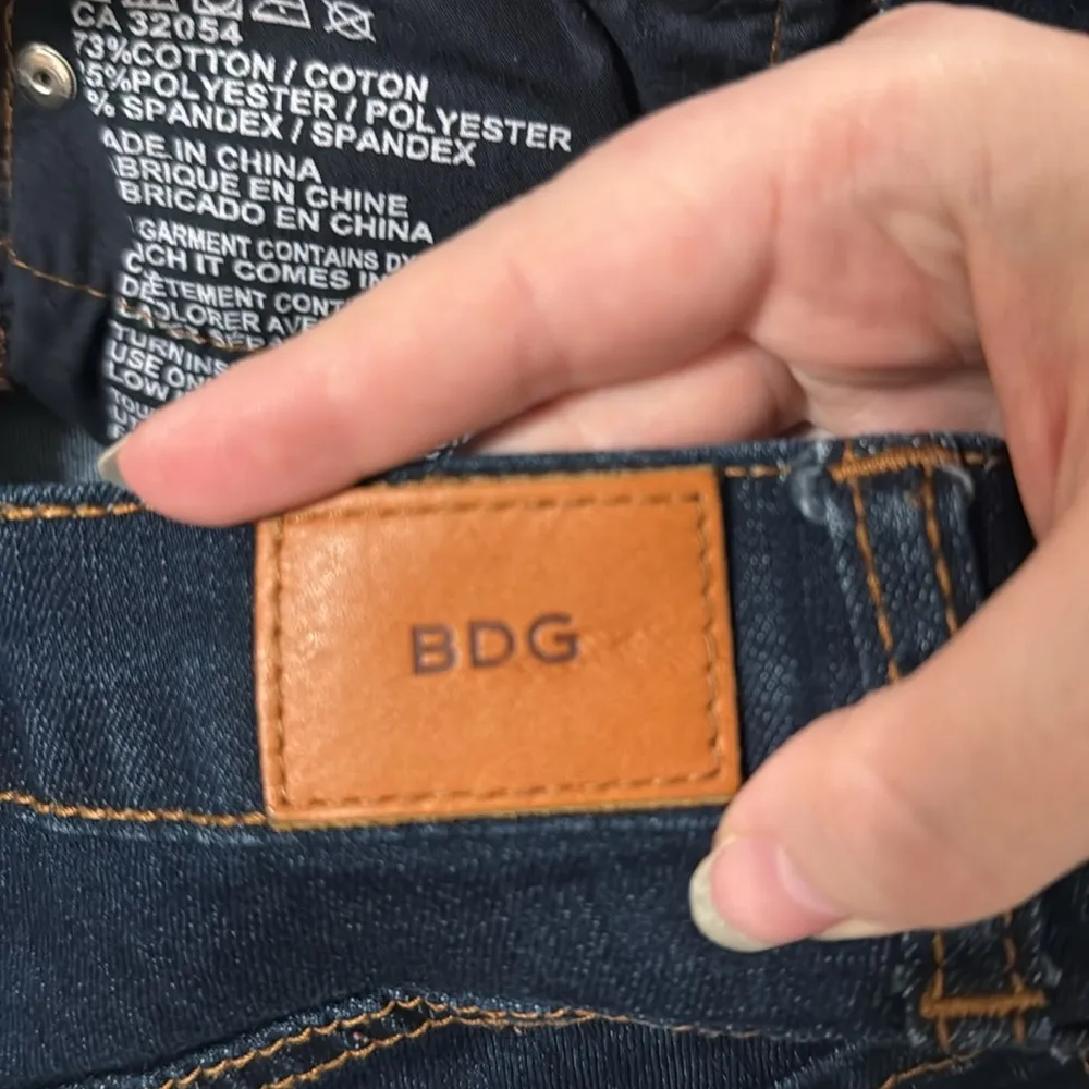 BDG UO Dark Blue Mid Rise Cigarette Ankle Jeans dark wash Size W25 x L30 - Image 11