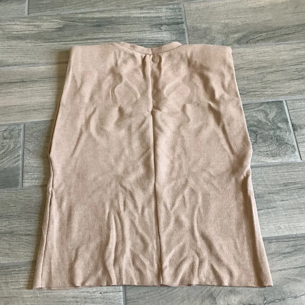 Zara sleeveless sweater with shoulder pads - Image 4