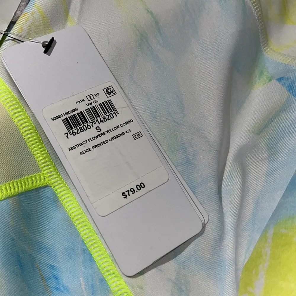 NWT GUESS Activewear Alice Printed Abstract Flowers Yellow Leggings - Image 5