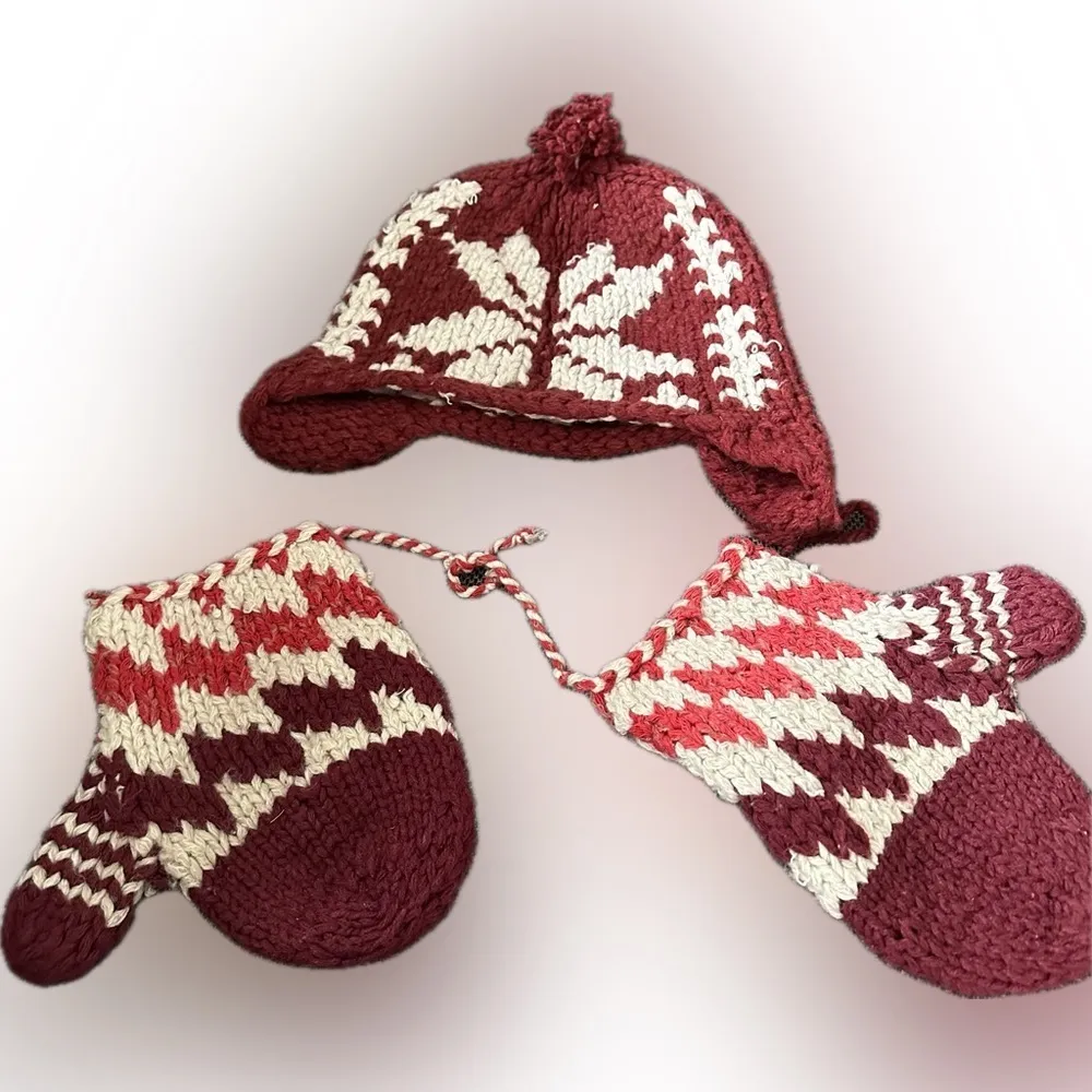Hand knits Nordic hat and mittens - Image 4