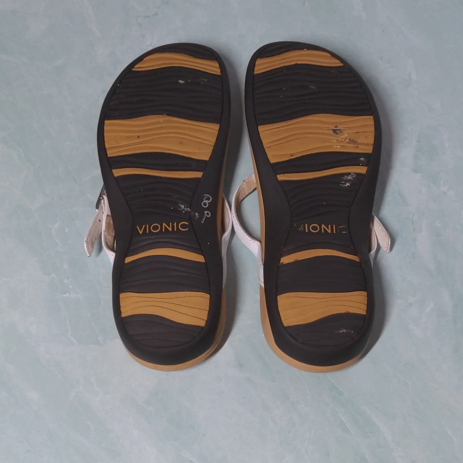 Vionic White Flip Flop Sandal Karina - Size 10-10.5 (est.) - Image 10