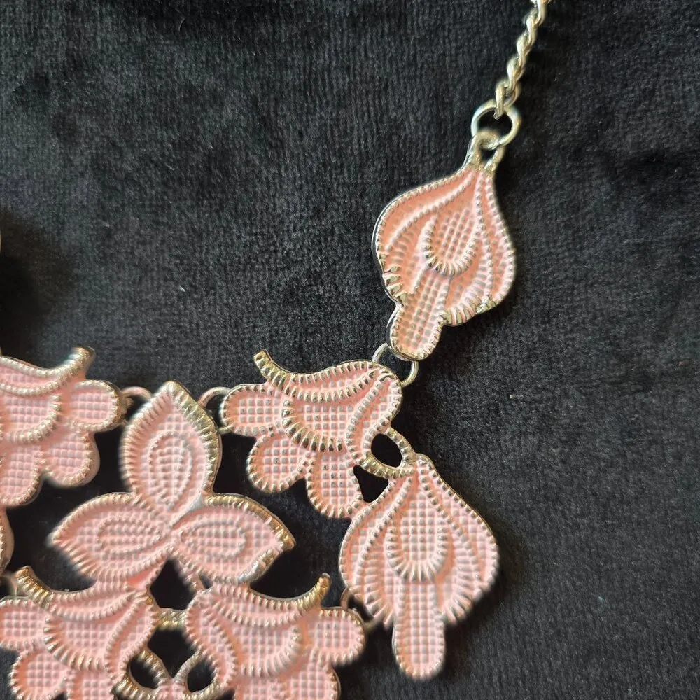 Plunder Pink Retired Flower Statement Necklace Womens Jewelry with Lobster Clasp - Image 4