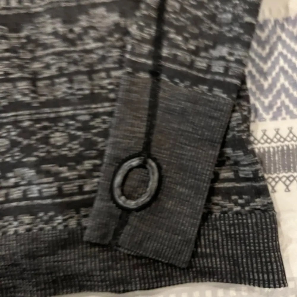 Lululemon Rest Less 1/4 zip Long Sleeve Thumbholes Shirt Mock Neck‎ Womens - Image 2