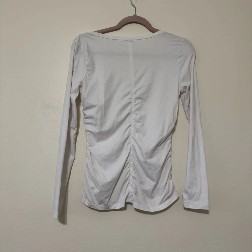 Athleta Day Dream Ruched Front White Long Sleeve Top - Image 5