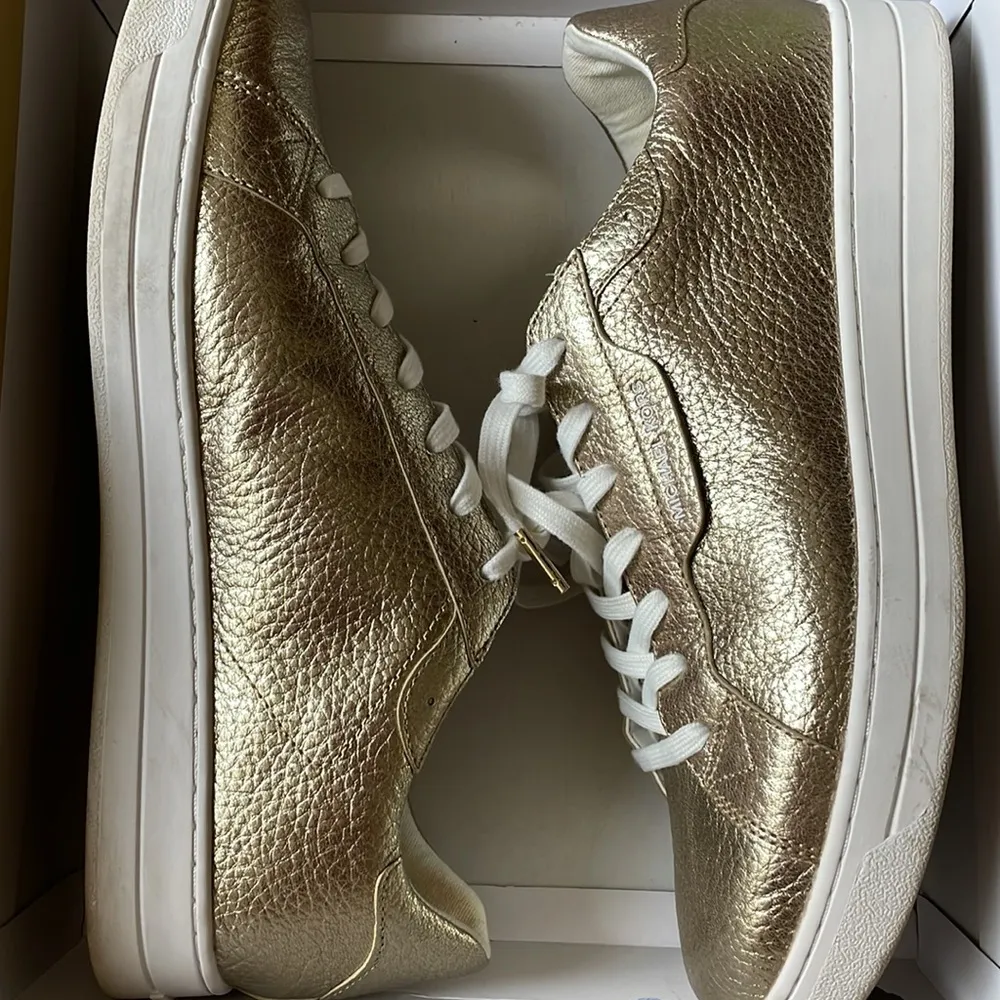 Michael Kors Keating leather gold metallic sneakers.Sz 10 - Image 14
