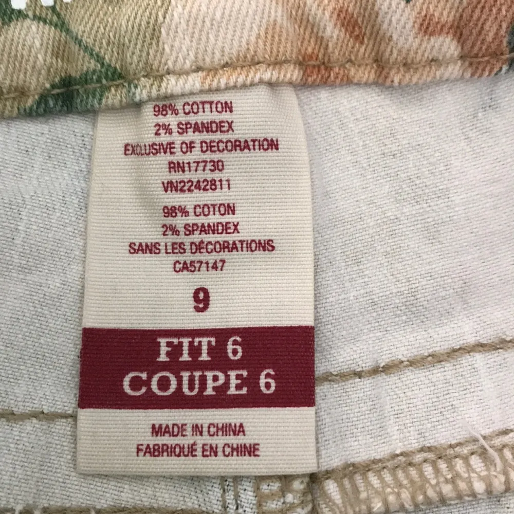 Mossimo Floral Denim Shorts Size undefined - Image 4