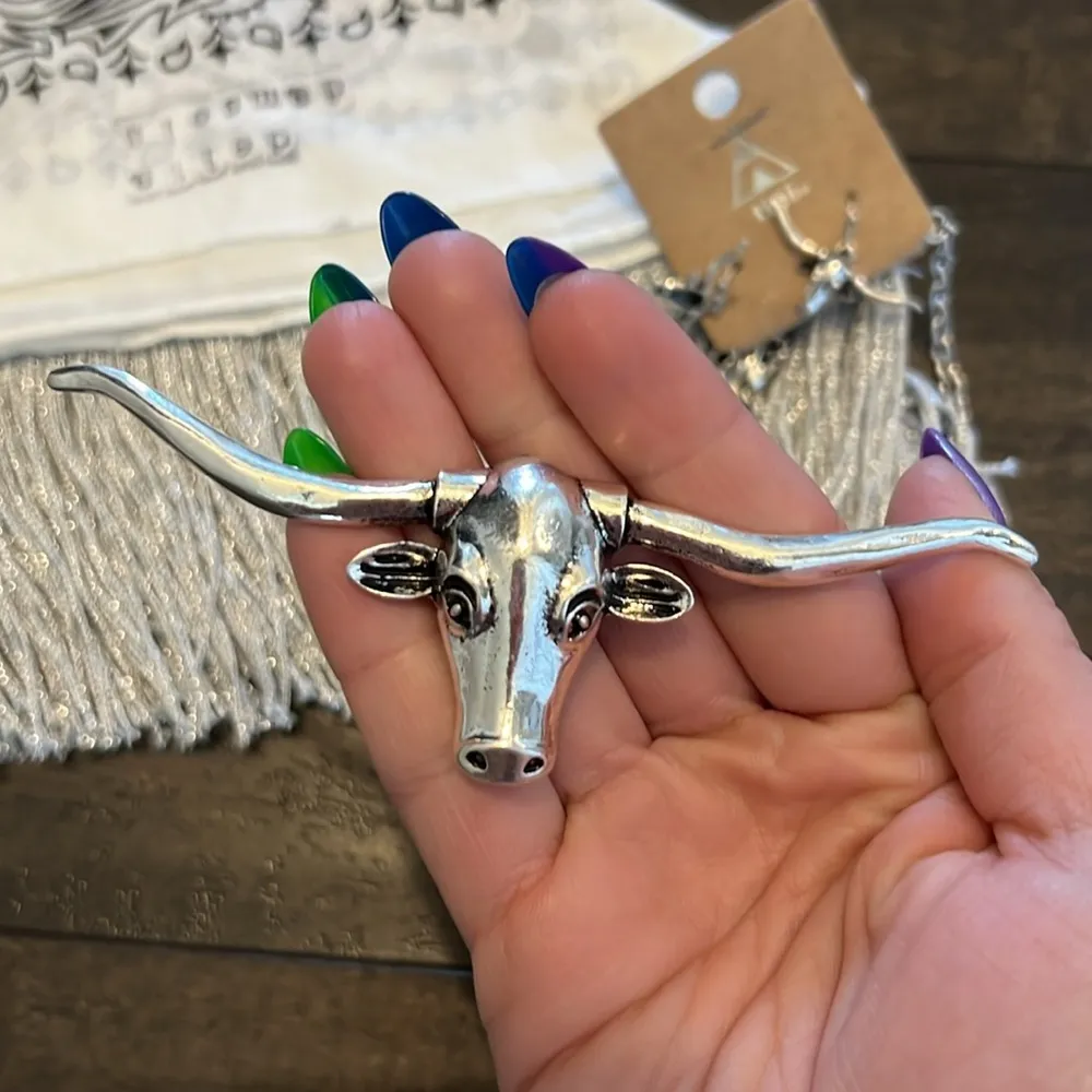 NWOT Tipi Steerhead Earrings and Necklace Set with Custom Silver Fringe Bandana - Image 5