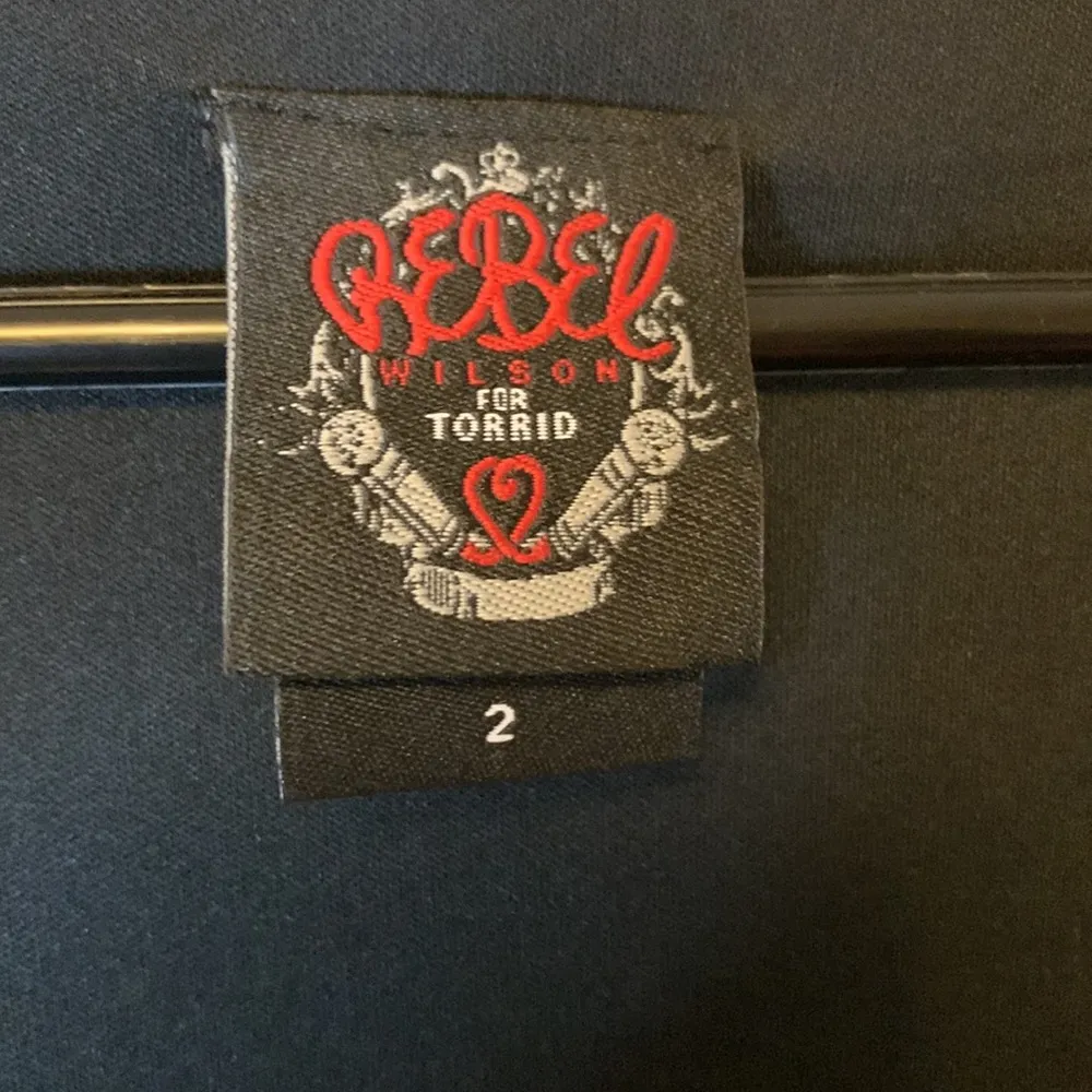 Rebel Wilson for Torrid Black Crisscross Faux Wrap Sequin Shoulders Dress Sz 2X - Image 4