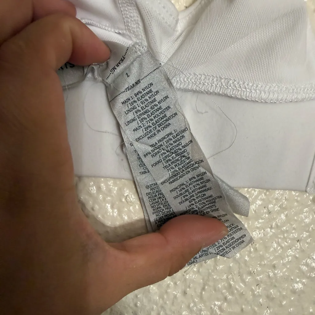 Lorna Jane THE ONE Sports Bra size Medium in white color - Image 12