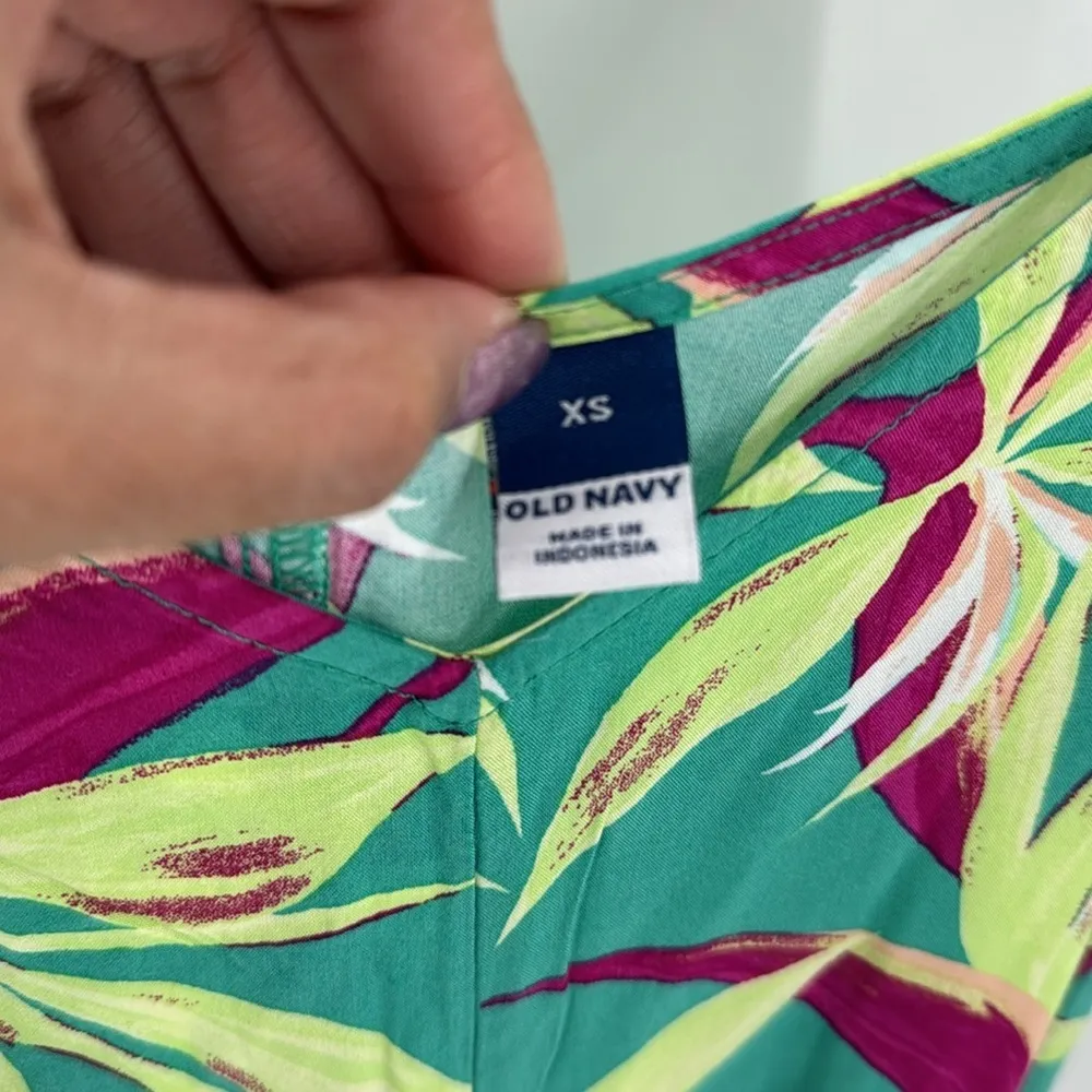 OLD NAVY Loose Cropped Tie-Shoulder V-Neck Cami Jumpsuit tropical print summer - Image 3