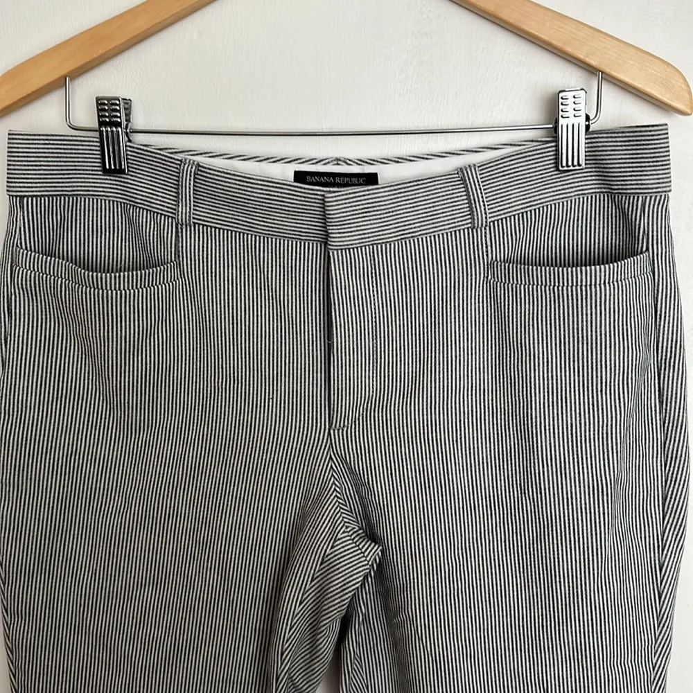 Banana Republic SLOAN- white striped work pants, ankle length - Image 3