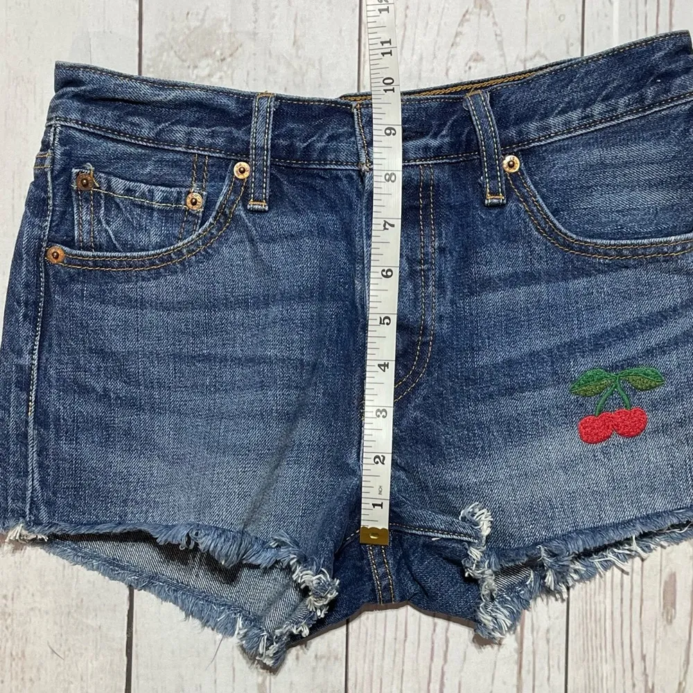 Levi's 501 Cut Off Jean Shorts Button Fly Cherry Embroidery Raw Hem Size 25 - Image 7